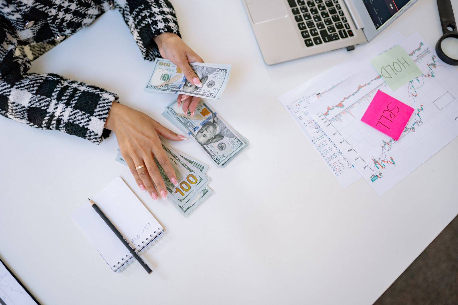 How to Become an Online Sales Partner and Earn Commission From Product Sales